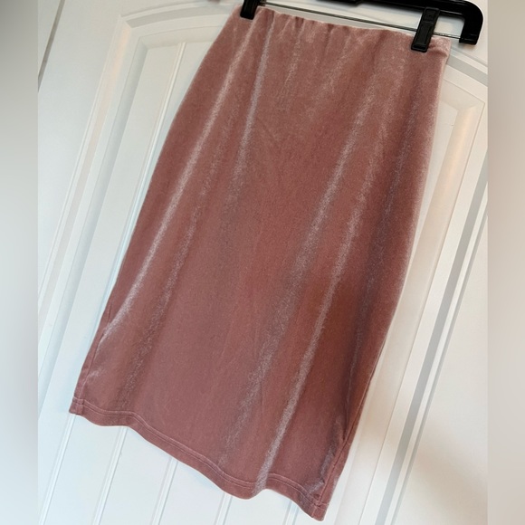 Charlotte Russe Pink Velvet Pencil Skirt with Slit - Picture 9 of 11